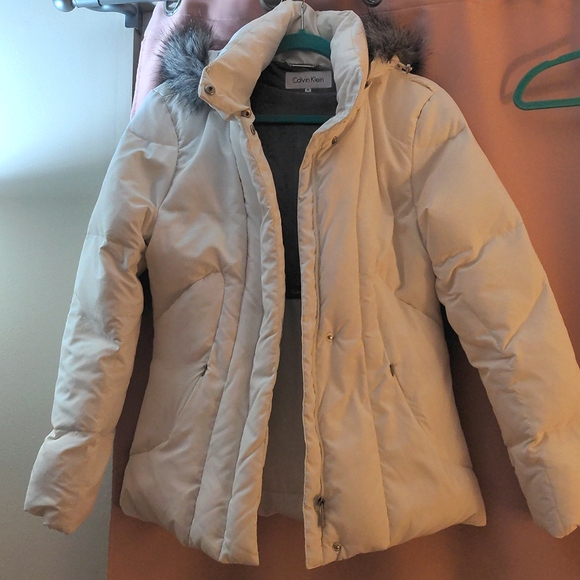 CALVIN KLEIN NWOT White Puffer Coat with Faux Fur Lining in Medium - Picture 1 of 14